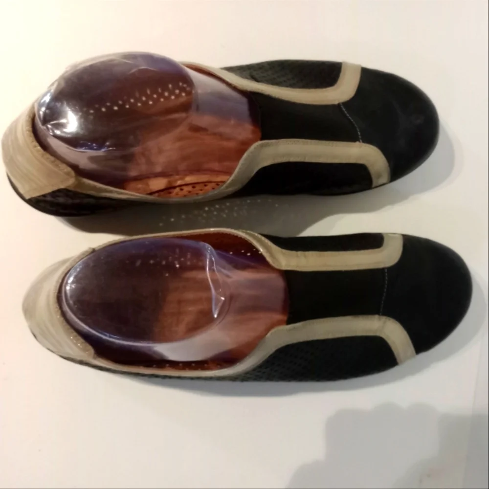 WONDERS ”MÁS AMOR POR FAVOR” PERFORATED LEATHER‎ FLATS Sz. 11 -11.5